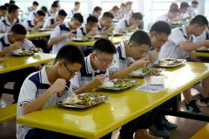 中山市卓雅外国语学校食堂伙食+住宿条件+作息时间表